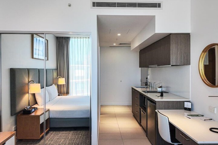 Room 5 of 28
