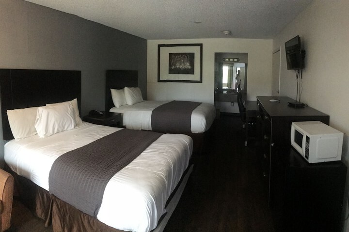 Room 6 of 13