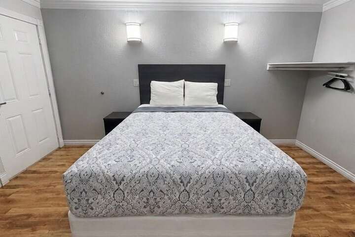 Room 3 of 8