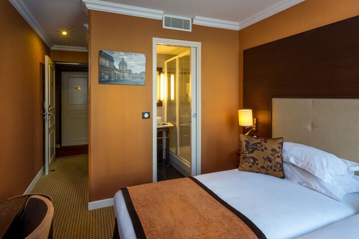 Room 14 of 86