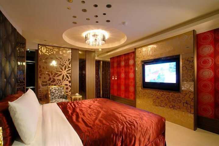 Room 4 of 107