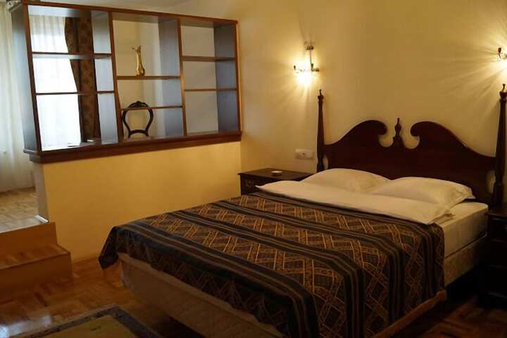 Room 21 of 49