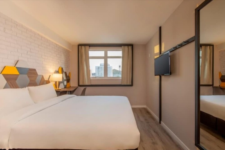 Room 12 of 47