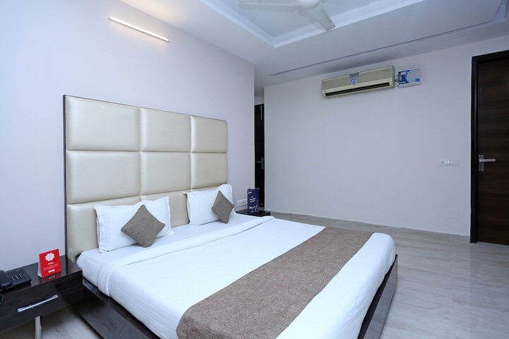 Room 8 of 16