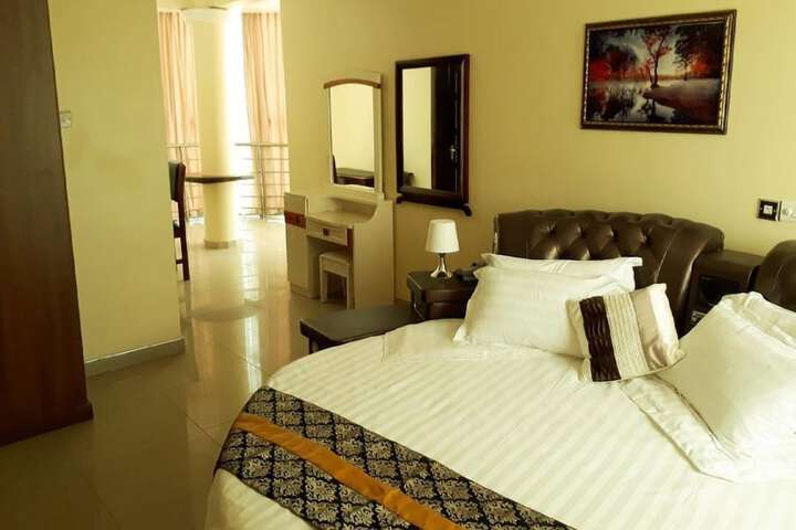 Room 6 of 37
