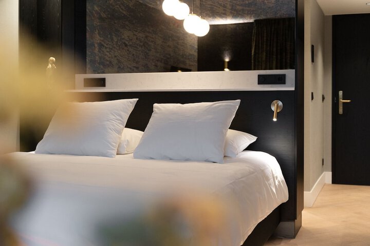 Room 2 of 42