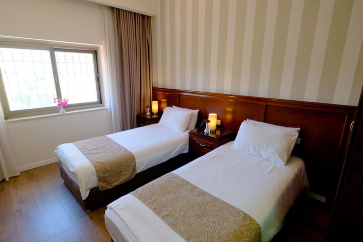 Room 21 of 53