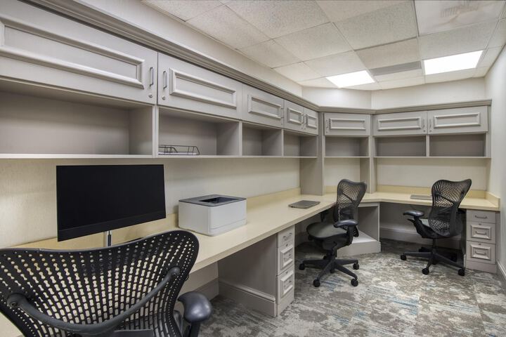 Business Center 91 of 96