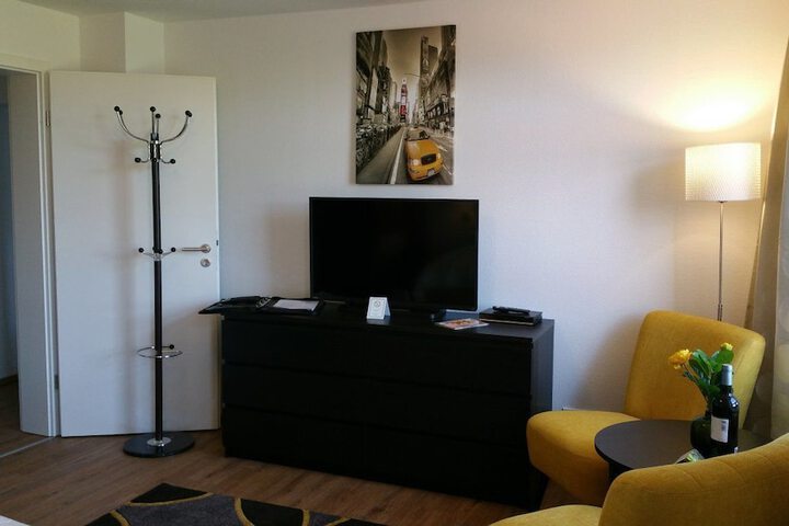 Room 11 of 27