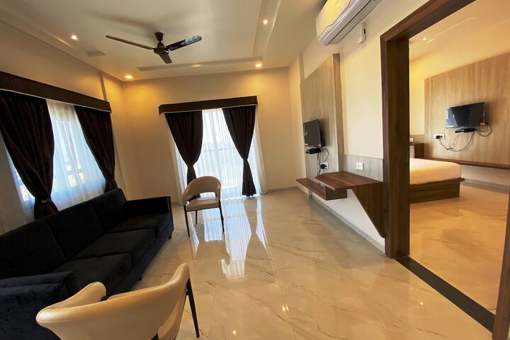 Room 3 of 20
