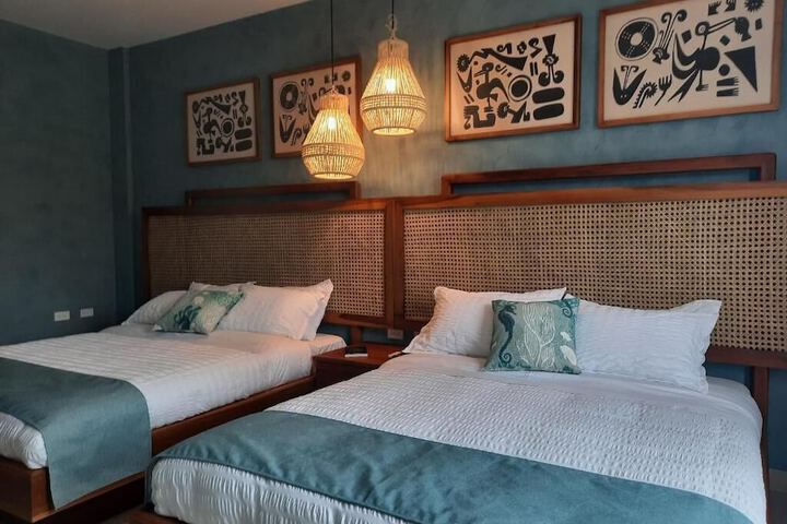 Room 16 of 38
