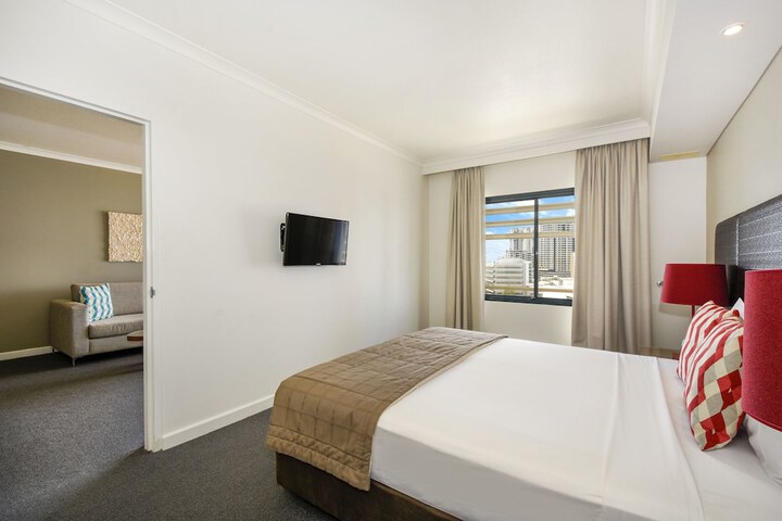 Room 4 of 73