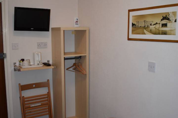Room 10 of 40