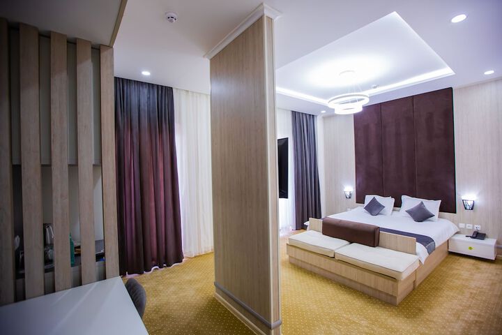 Room 6 of 52