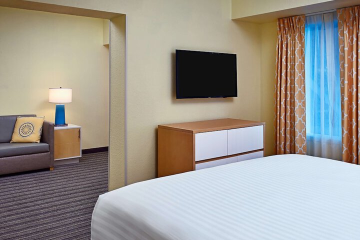 Room 6 of 28