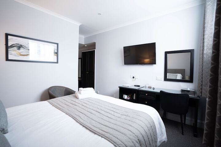 Room 9 of 34