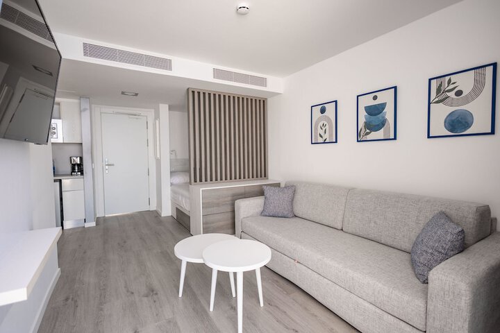 Room 43 of 202
