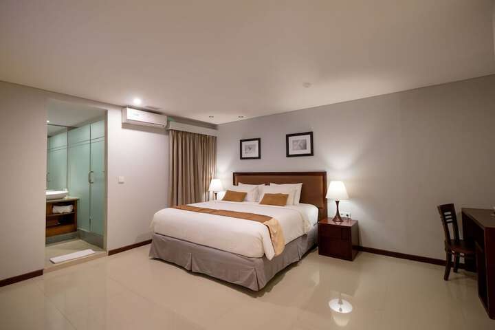 Room 15 of 48