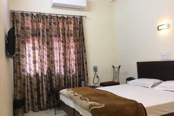 Room 25 of 47