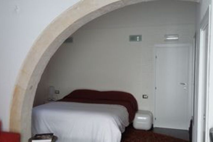 Room 16 of 33