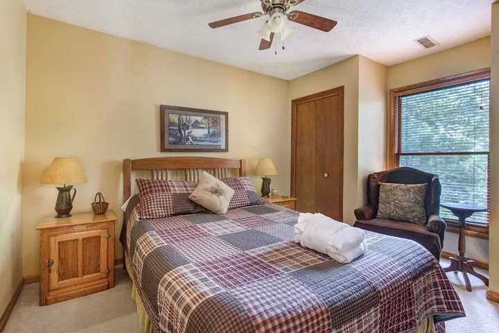 Room 4 of 12