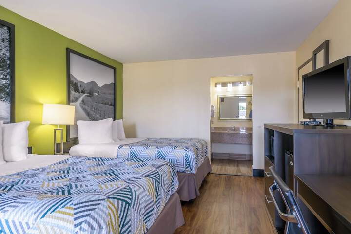 2 Double Beds (1 of 6)