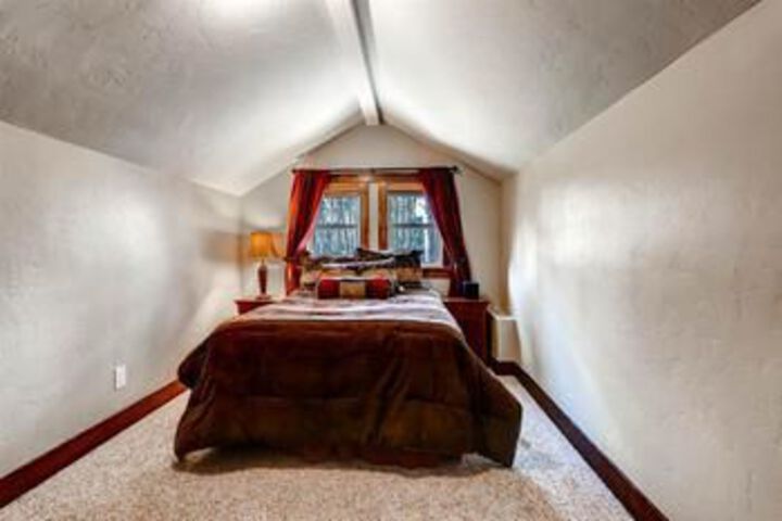Room 10 of 25
