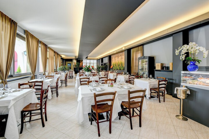 Dining 51 of 104
