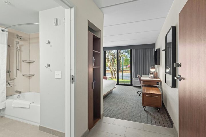 Room 33 of 72