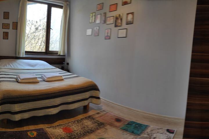 Room 9 of 110