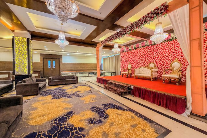 Ballroom/Hall 51 of 57