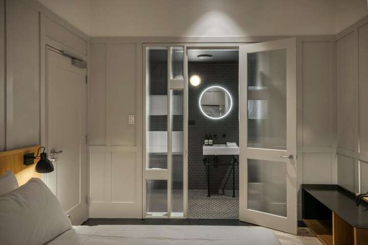 Room 15 of 34