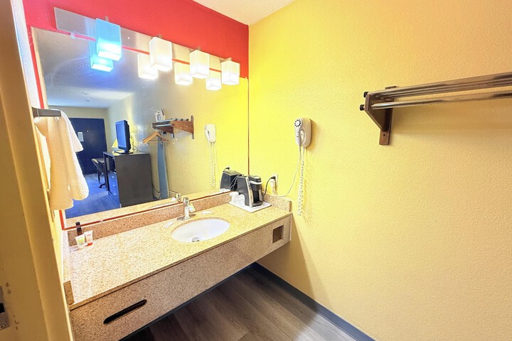 Room 16 of 30