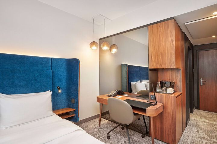 Room 18 of 39
