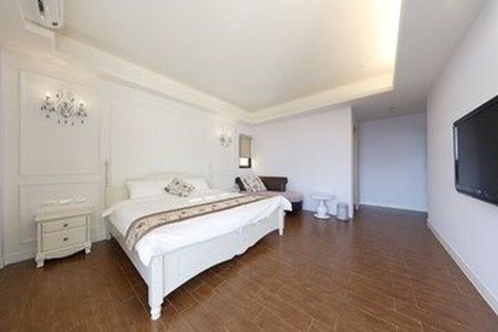 Room 18 of 26