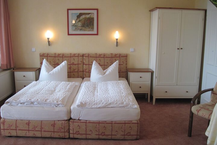 Room 4 of 35