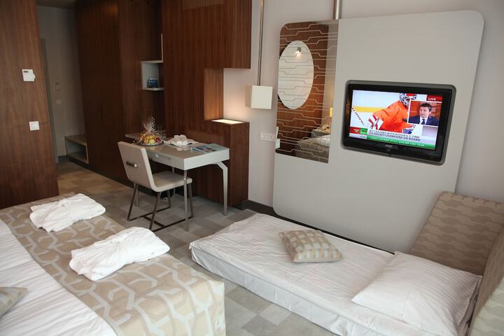 Room 3 of 25
