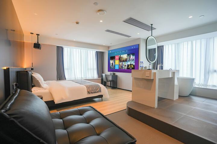 Room 28 of 61