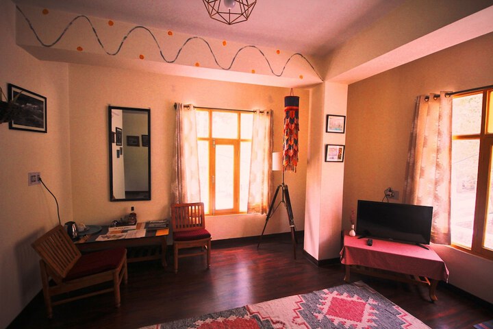 Room 2 of 63