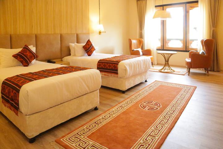 Room 2 of 8