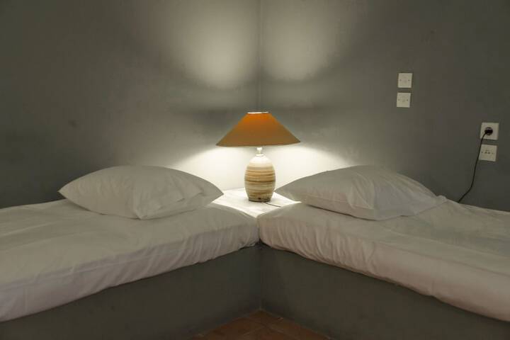 Room 12 of 93
