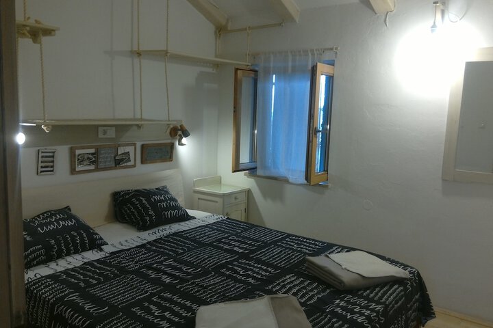 Room 6 of 91