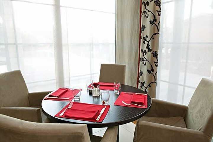 Dining 17 of 47
