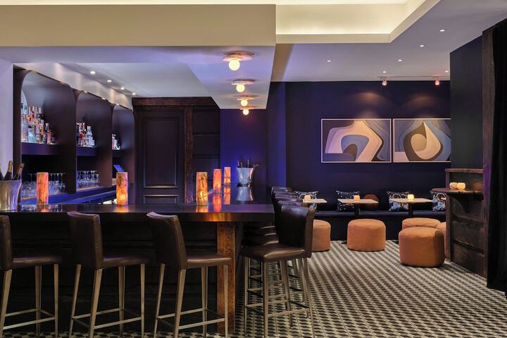 Lounge 150 of 194