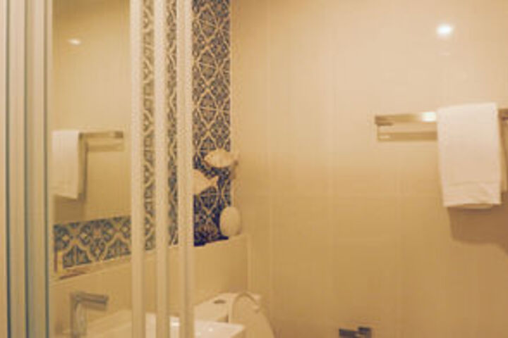 Room 4 of 31
