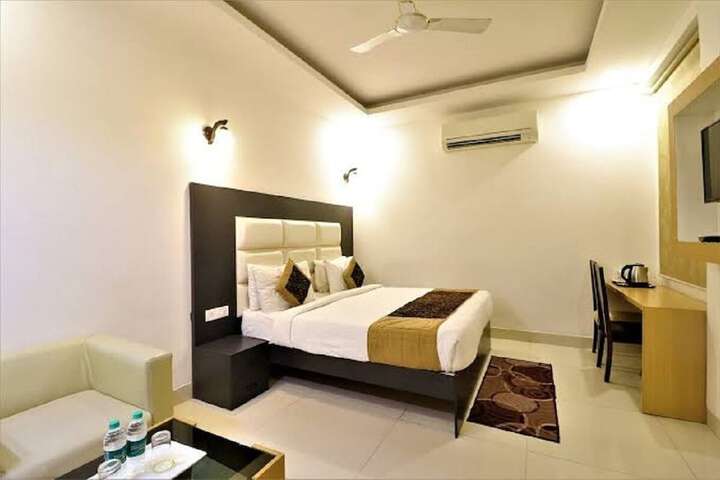 Room 6 of 22