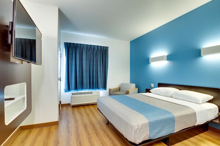Room 21 of 83