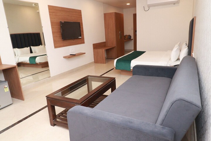 Room 13 of 22