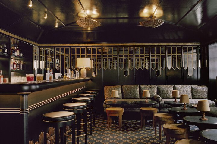Lounge 56 of 61