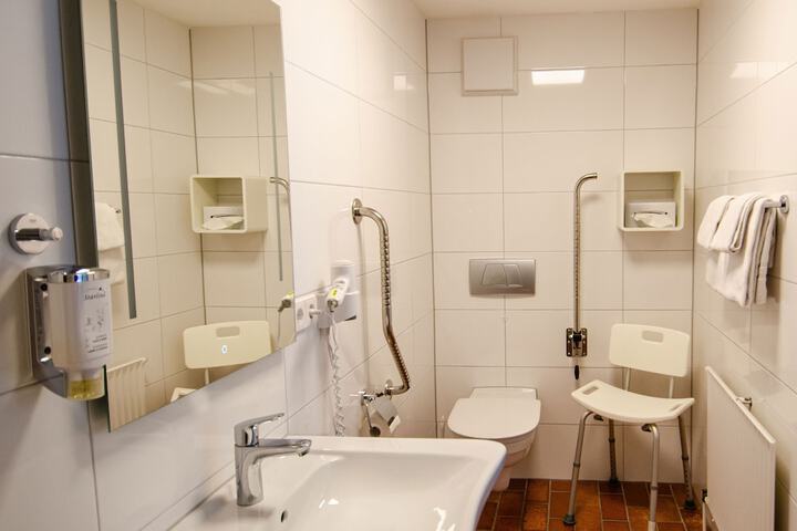 Room 26 of 33